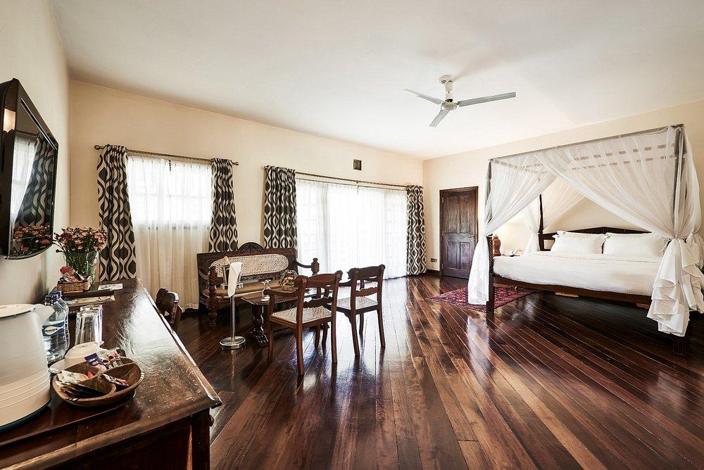 Safari Park Hotel & Casino