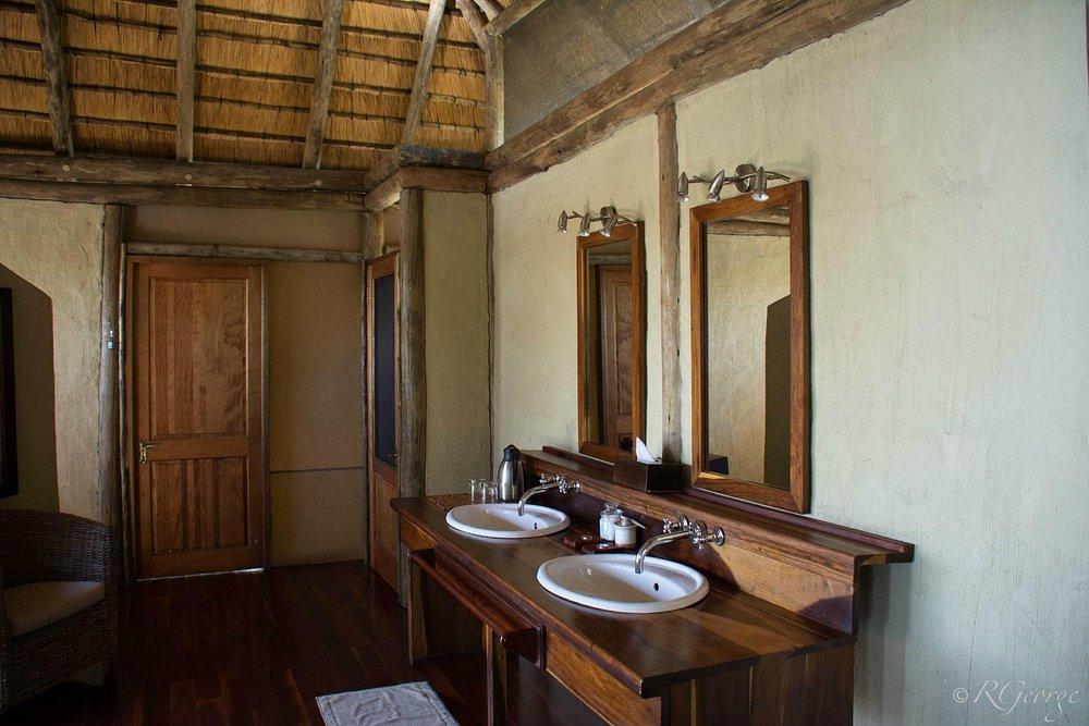 Kwando Lagoon Camp