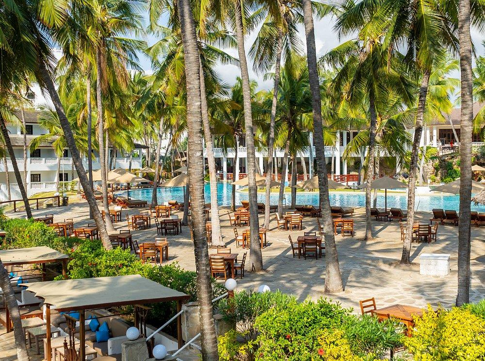 PrideInn Flamingo Beach Resort