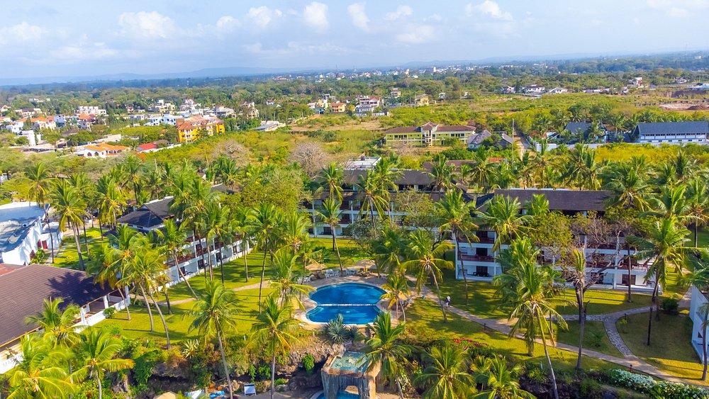 PrideInn Flamingo Beach Resort