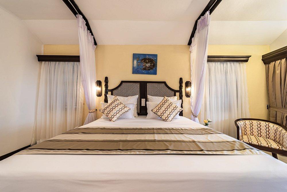 PrideInn Flamingo Beach Resort