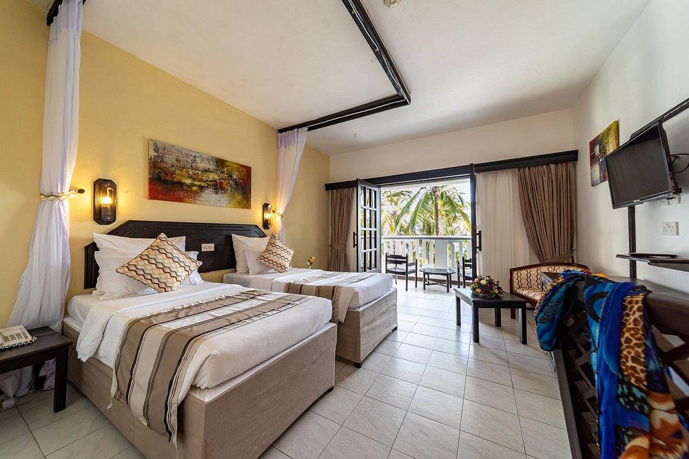 PrideInn Flamingo Beach Resort
