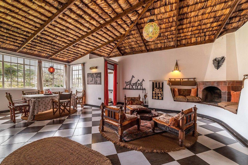 Hatari Lodge