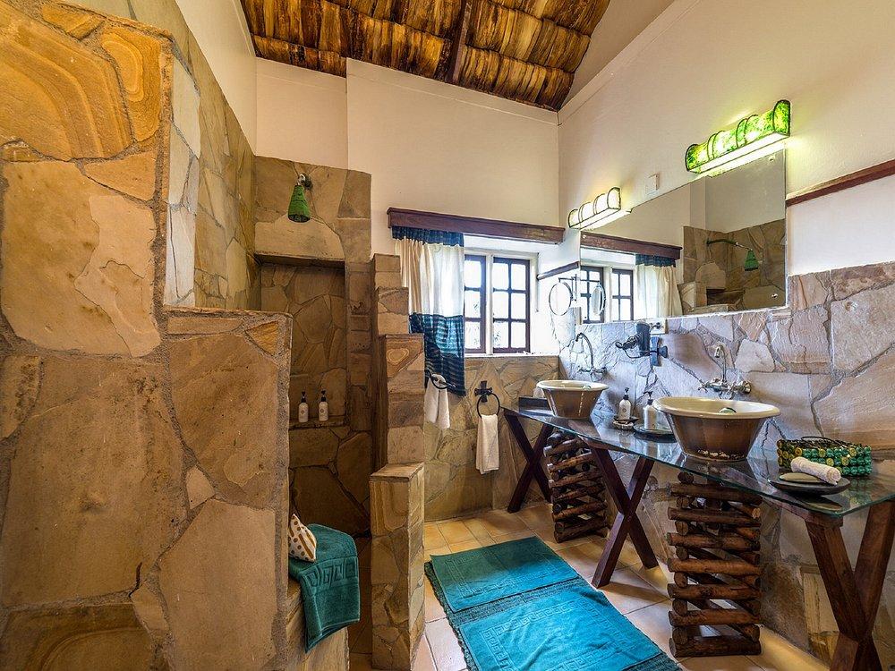 Hatari Lodge